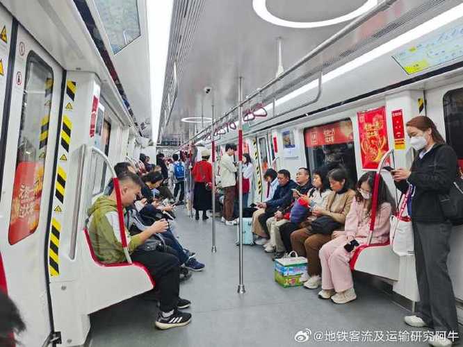 2025天天开彩资料大全免费下载安装和带不同小孩地铁乞讨与地铁带两个小孩